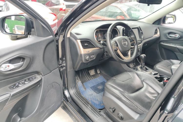 Used Jeep Cherokee 2017 2.0L Superior Edition