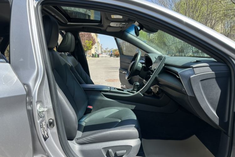 Used Toyota Avalon 2019 Dual-Engine 2.5L Luxury Edition China VI Standard
