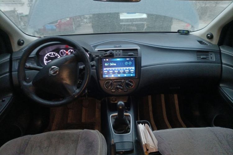 Used Nissan Tiida 2011 1.6L Manual Comfort Edition Center Console