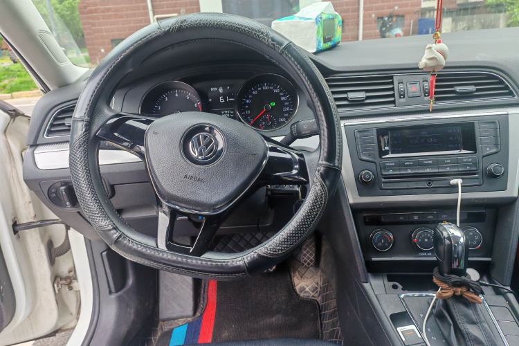 Used Volkswagen Lamando 2015 230TSI DSG Fashion Edition Steering Wheel