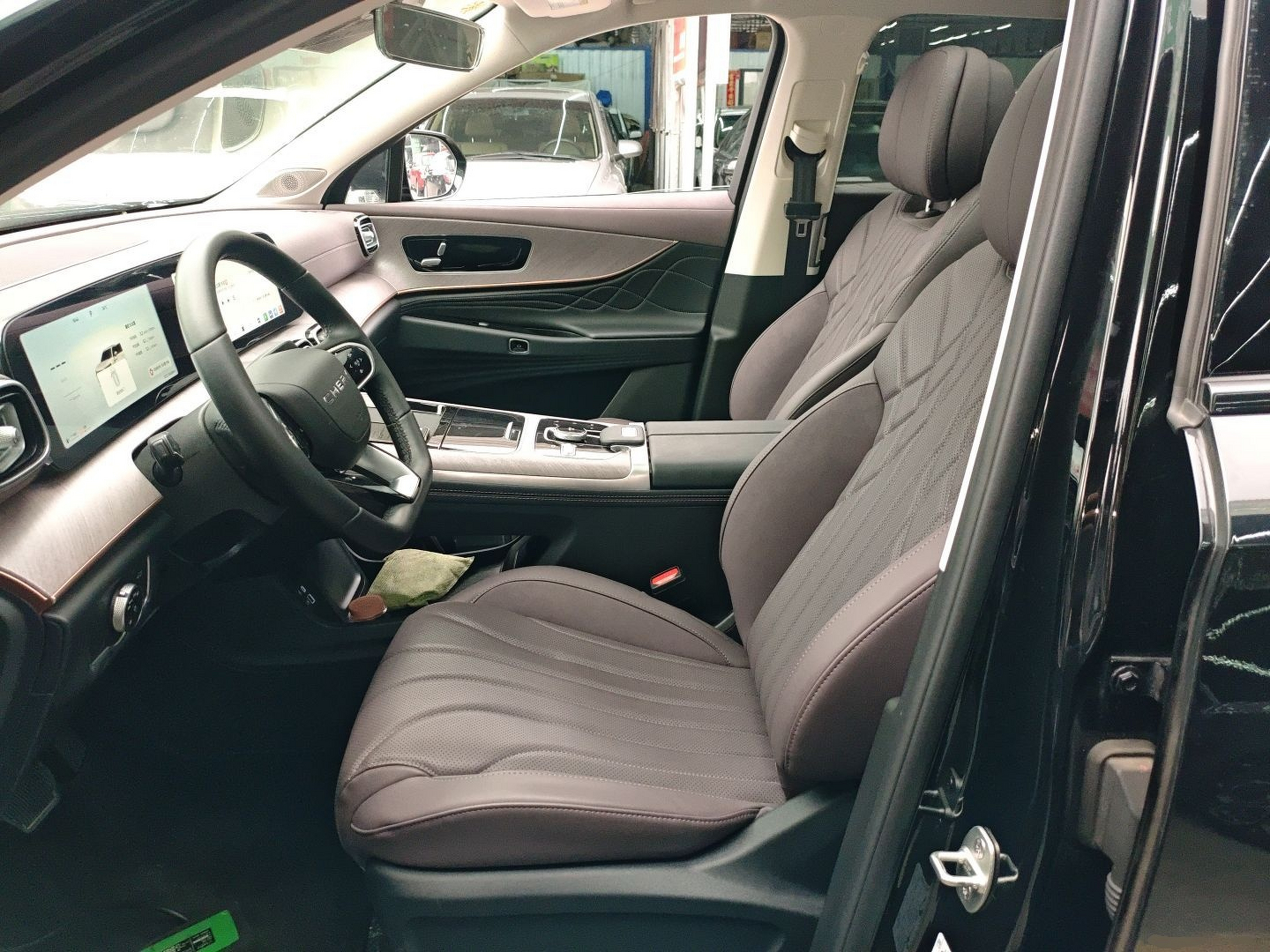 Переднее сиденье в автомобиле