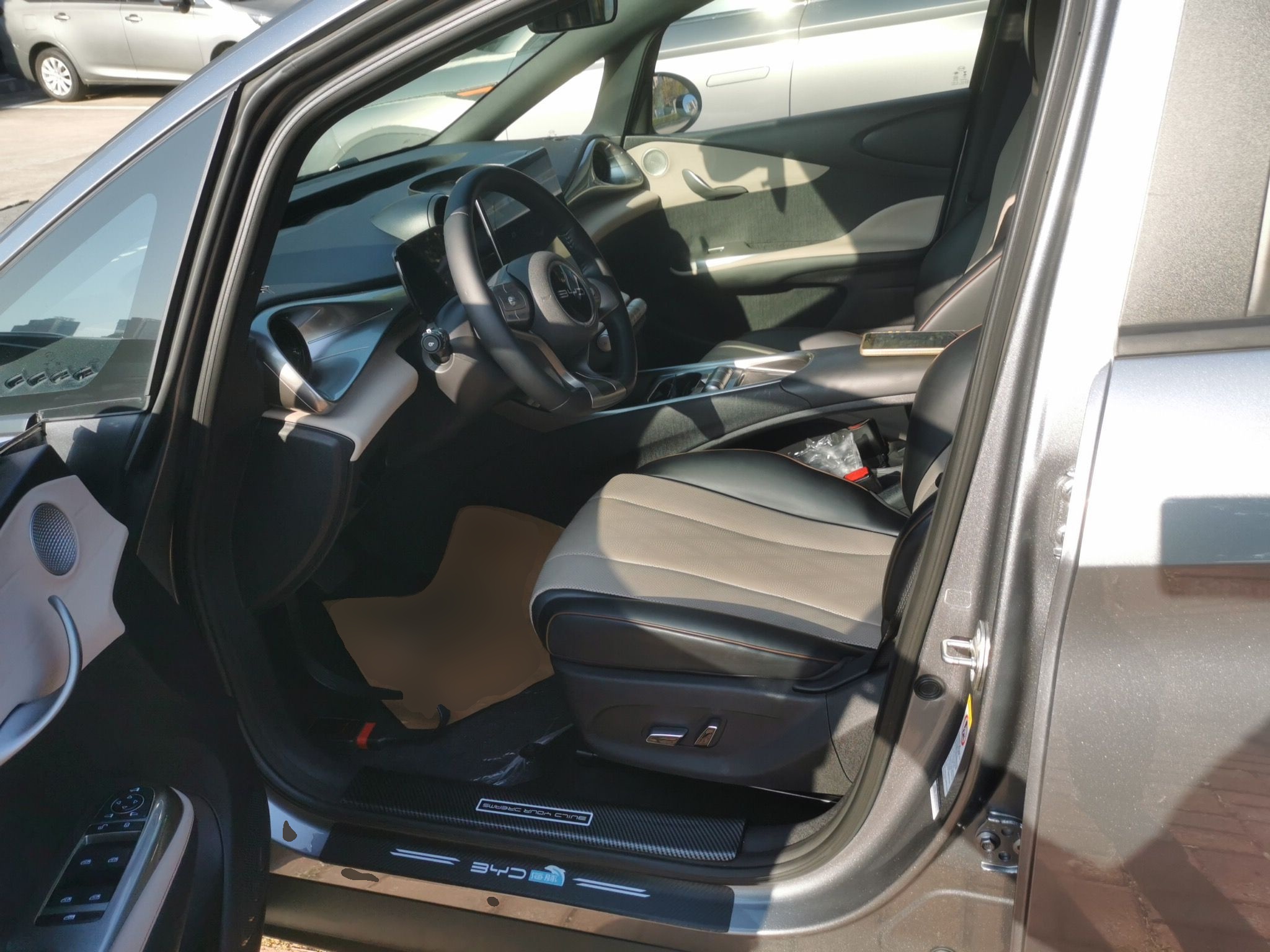 المقاعد الأمامية داخل السيارة