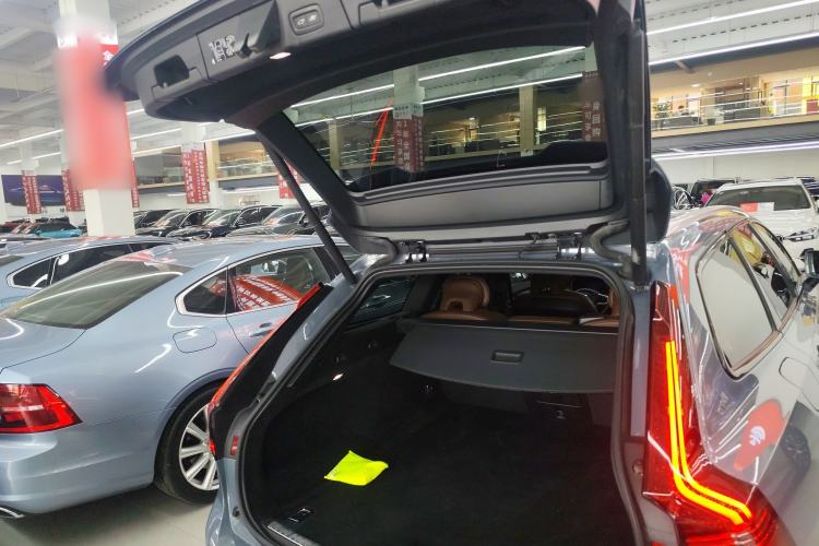 Used Volvo V90 2022 Cross Country B5 AWD Prestige Edition