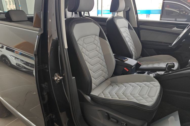 Used Volkswagen Tayron 2026 Model, 30 Million Vehicles Selected Version, 300TSI Right Front Seat