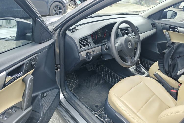 Used Volkswagen Lavida 2013 Revised Classic 1.6L Automatic Fashion Edition