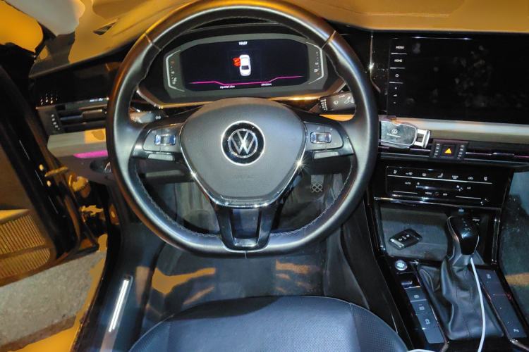 Used Volkswagen Passat 2020 Revised Version 330TSI Luxury Edition China VI Standard