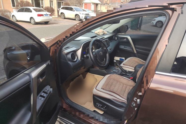 Used Toyota RAV4 2015 2.0L CVT 4x4 Trend Edition Driver Seat