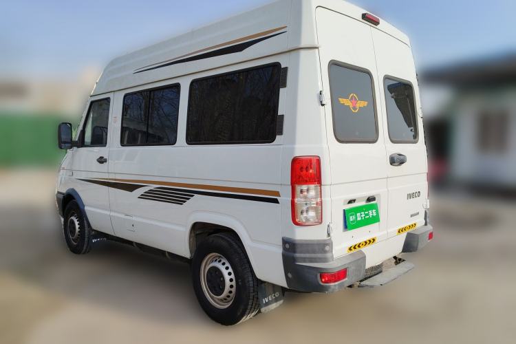 Used Iveco Daily 2017 2.5T A35 Passenger Van 5-7 Seats Model 47Z5
