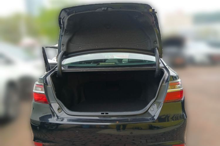 Used Toyota Camry 2015 2.0G Premier Edition Trunk