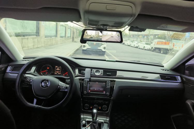 Used Volkswagen Passat 2016 330TSI DSG Prestige Edition Center Console