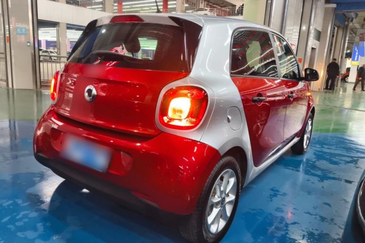 Used smart forfour 2018 1.0L 52 kW Dynamic Edition
