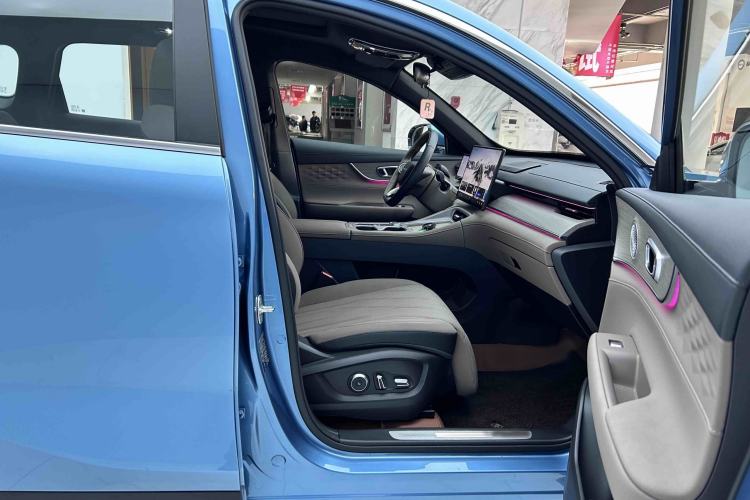 Used Chery Tiggo 8 PLUS C-DM 2025 1.5T 116 km Prestige Version 5 Seats