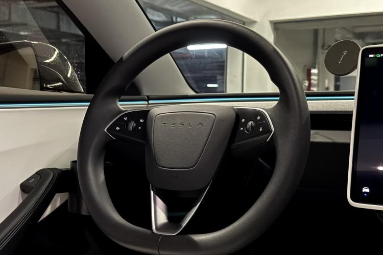 Used Tesla Model 3 2023 Long-Range All-Wheel-Drive Version Interior 7