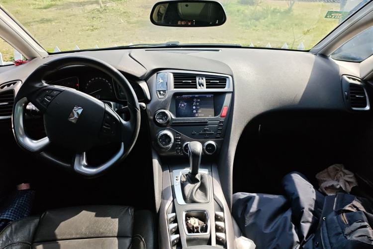 Used DS 5 2014 1.6T Elegant Version THP160 Center Console