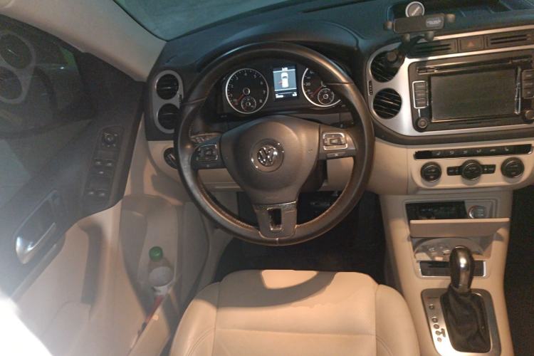 Used Volkswagen Tiguan 2013 2.0 TSI Automatic All-Wheel Drive Luxury Edition Steering Wheel