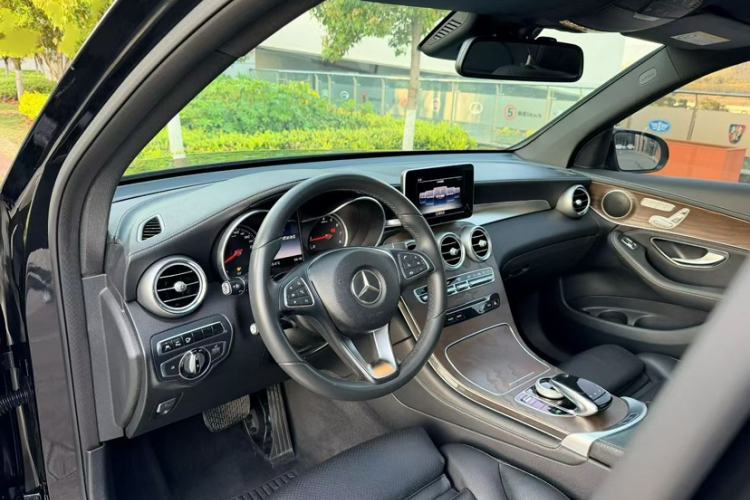 Used Mercedes-Benz GLC 2016 GLC 300 4MATIC Dynamic Model