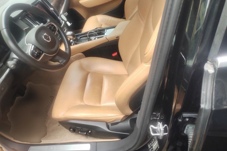 Used Volvo S90 2018 T4 Zhiyuan Edition
