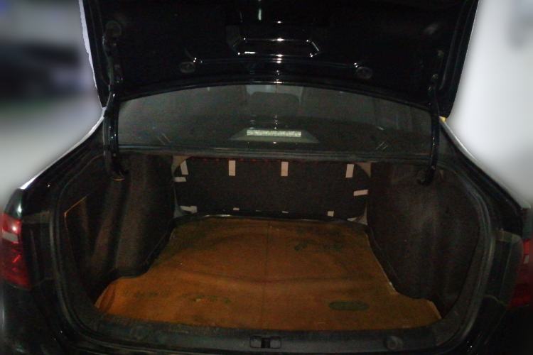 Used Volkswagen Lavida 2015 1.6L Automatic Fashion Edition Trunk