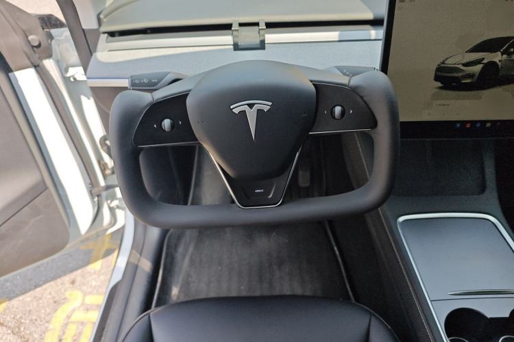 Used Tesla Model Y 2024 Long-Range All-Wheel-Drive Version