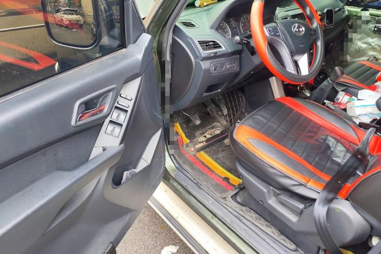 Used Leopaard Q6 2015 2.4L Manual Two-Wheel-Drive Elite Model
