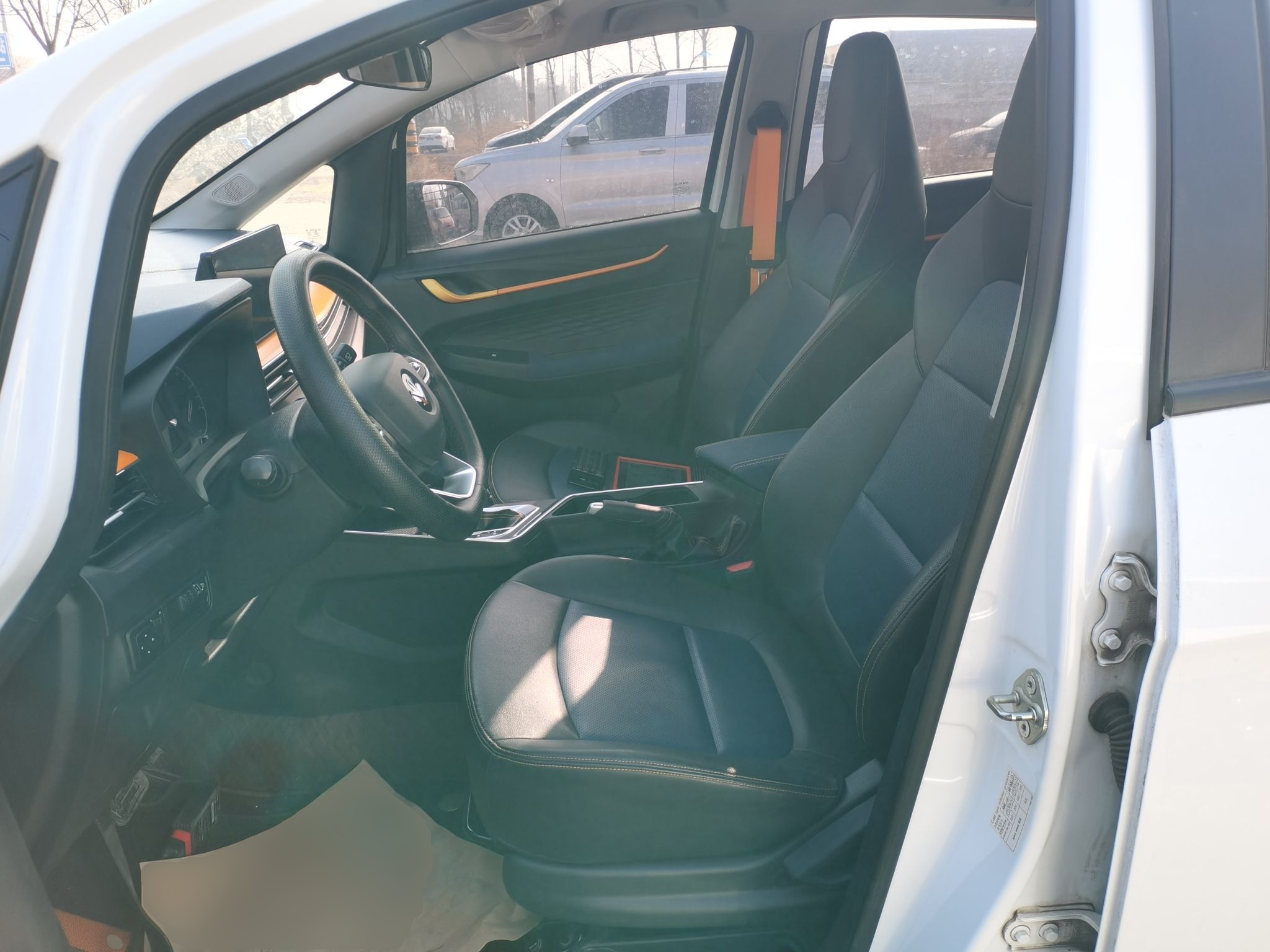 Переднее сиденье в автомобиле