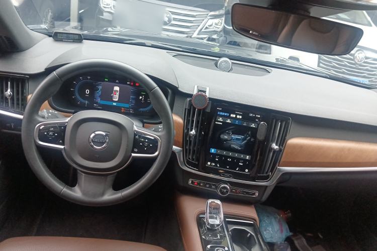 Used Volvo S90 New Energy 2022 T8 eDrive Hybrid Luxury Edition Center Console