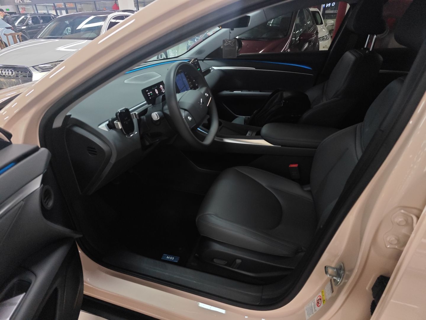 المقاعد الأمامية داخل السيارة