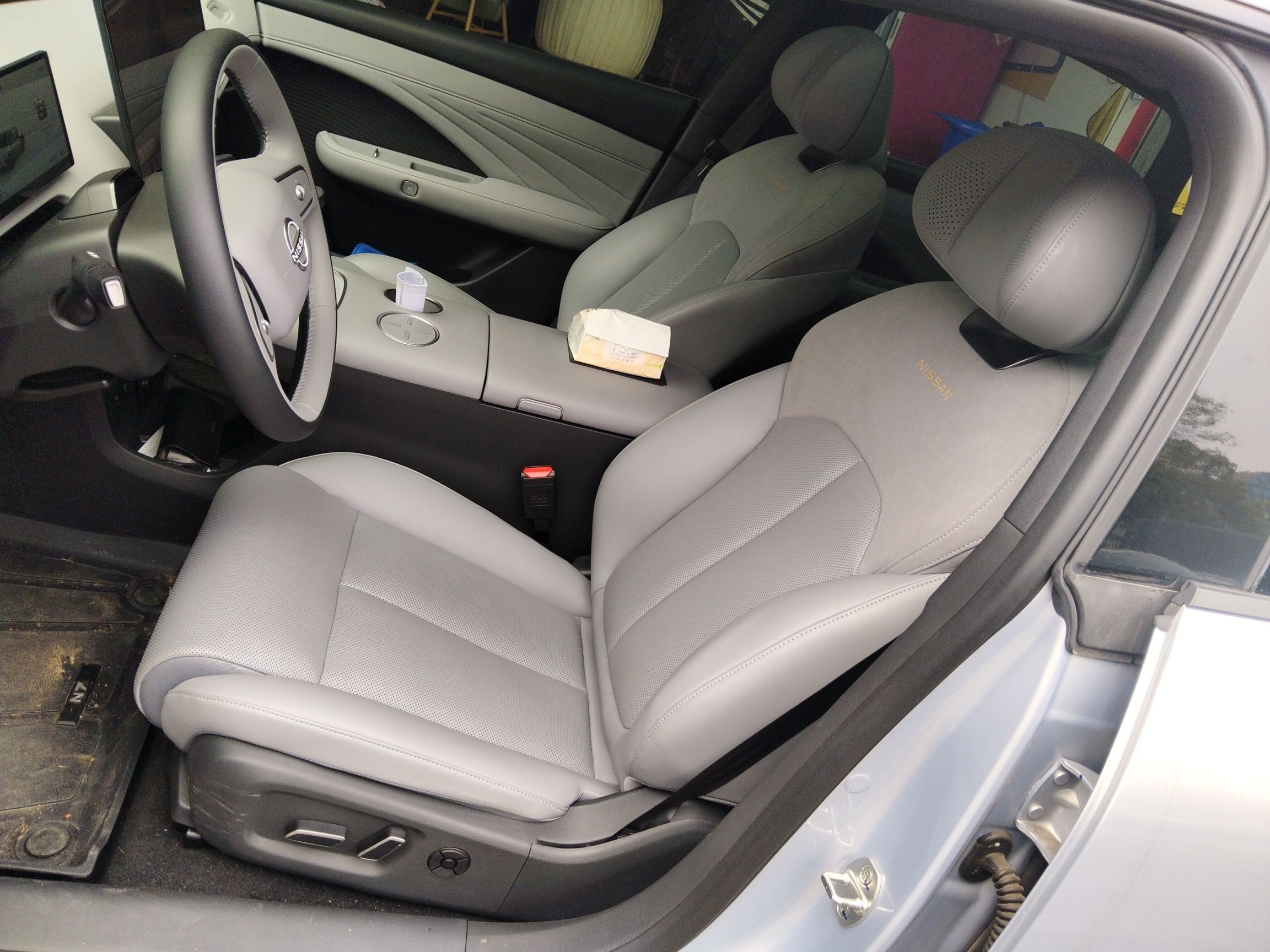 Переднее сиденье в автомобиле