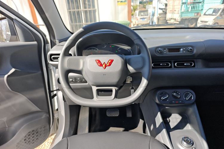 Used Wuling Hongguang New Energy 2025 Extended-Range Hybrid 50 km Utility Version Steering Wheel