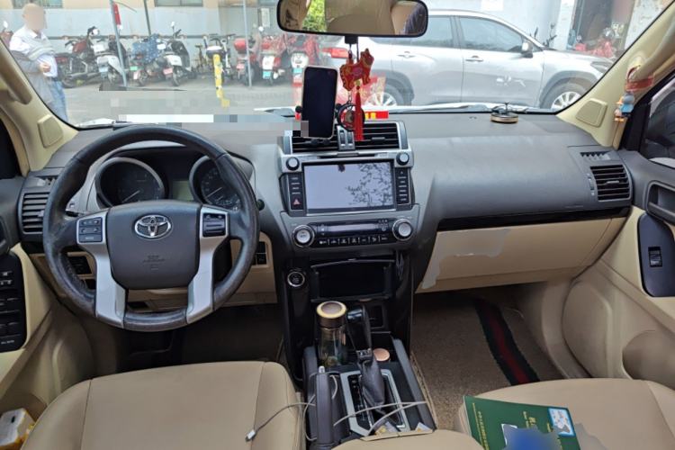 Used Toyota Prado 2014 2.7L Automatic Standard Edition Center Console