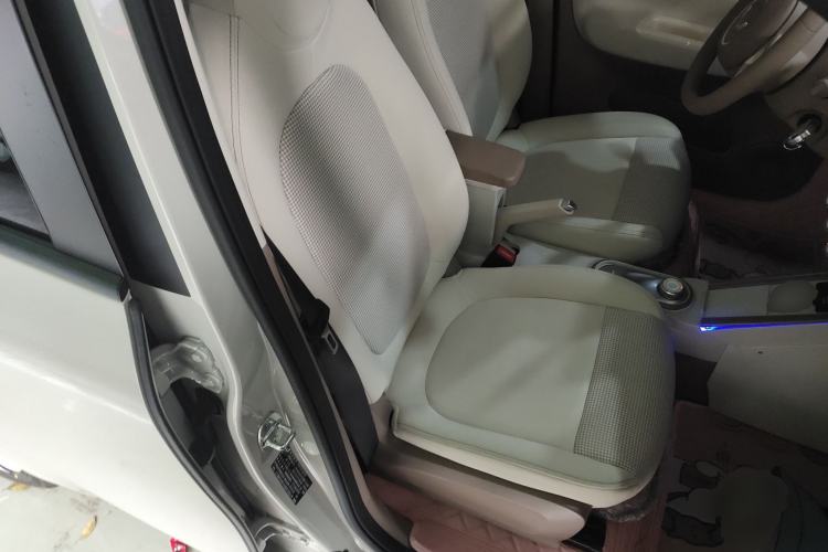 Used Wuling Hongguang MINIEV 2025 Four-Door Version Advanced Edition Right Front Seat