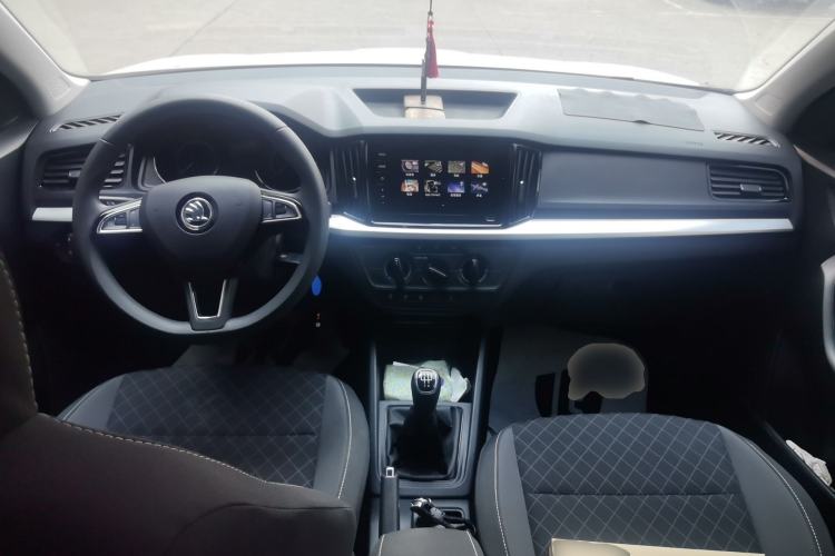 Used Skoda Kamiq 2021 1.5L Manual Standard Edition Center Console