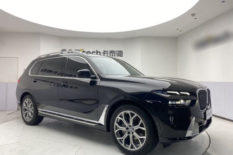 Used BMW X7 2024 xDrive40i Luxury Package – Leading Model Exterior 2