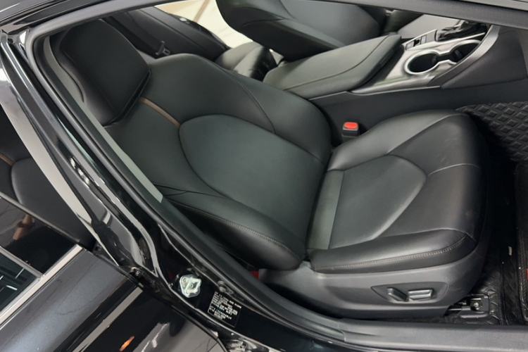 Used Toyota Camry 2023 2.0G Luxury Edition
