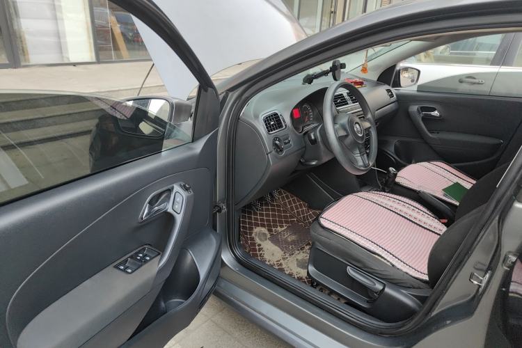 Used Volkswagen Polo 2011 1.4L Manual ZhiShang Edition
