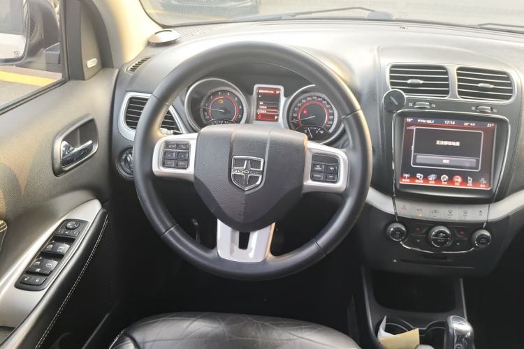 Used Dodge Journey 2013 2.4L Two-Wheel Drive Luxury Version