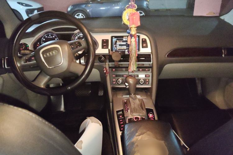 Used Audi A6L 2011 2.0 TFSI Automatic Standard Edition Center Console