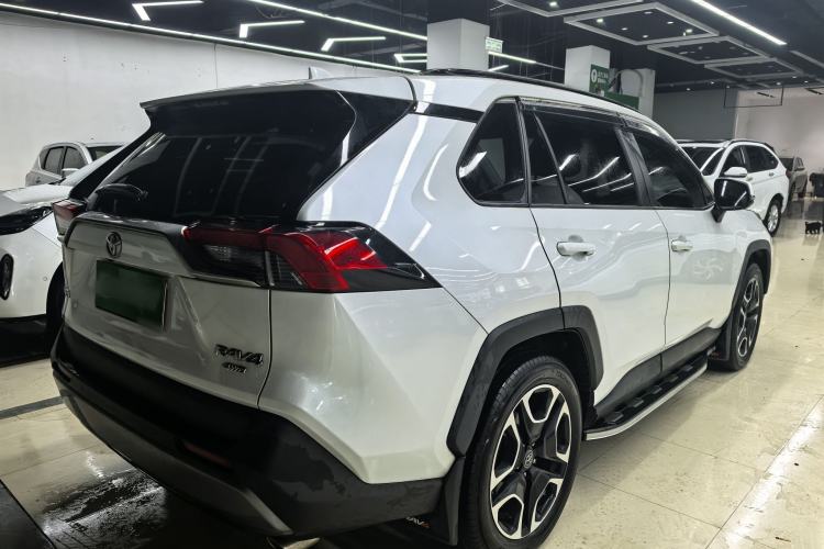 Used Toyota RAV4 2021 2.0L CVT Four-Wheel Drive Premium Edition Rear Right 45 Deg