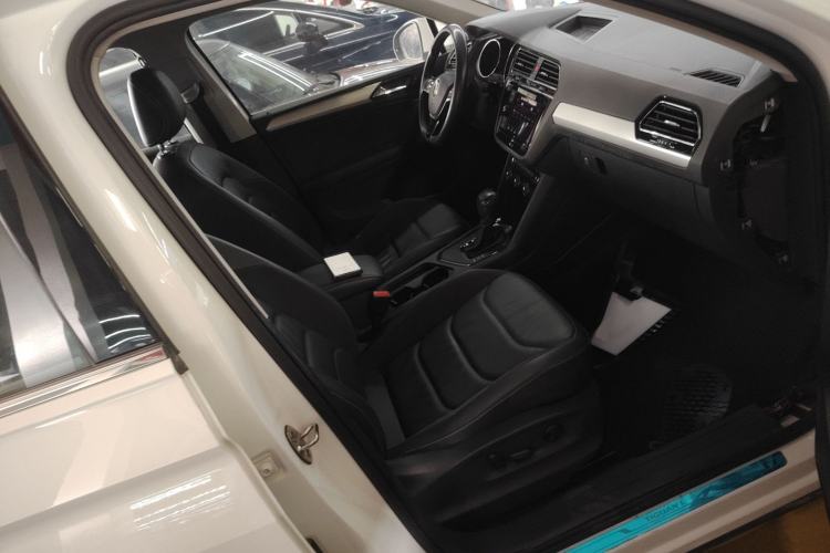 Used Volkswagen Tiguan L 2019 330TSI Automatic Two-Wheel Drive Panoramic Comfort Edition China VI Standard Right Front Seat