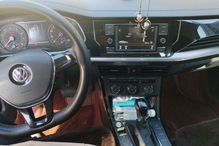 Used Volkswagen Passat 2019 280TSI Business Edition China VI Center Console