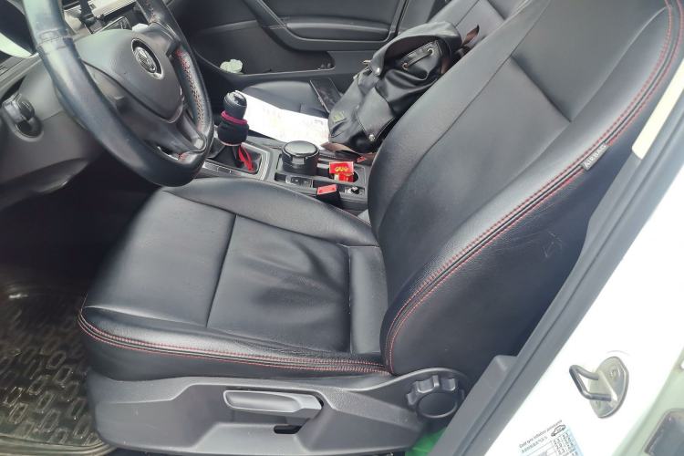 Used Volkswagen Golf 2014 1.6L Manual Fashion Edition
