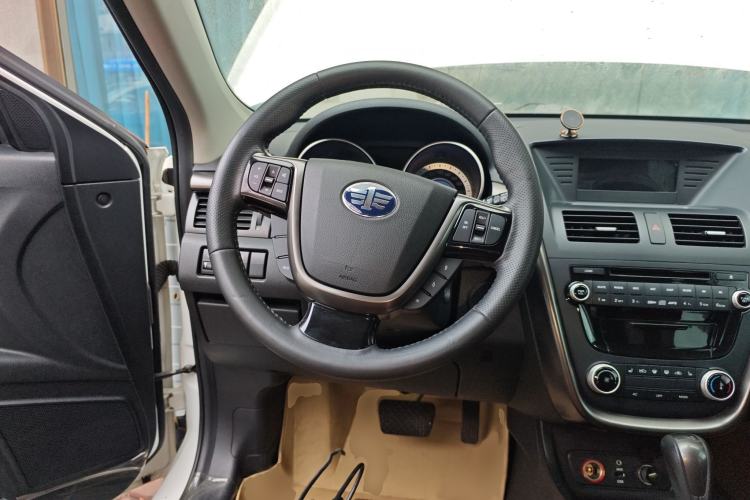 Used Bestune X80 2016 2.0L automatic Comfort trim level