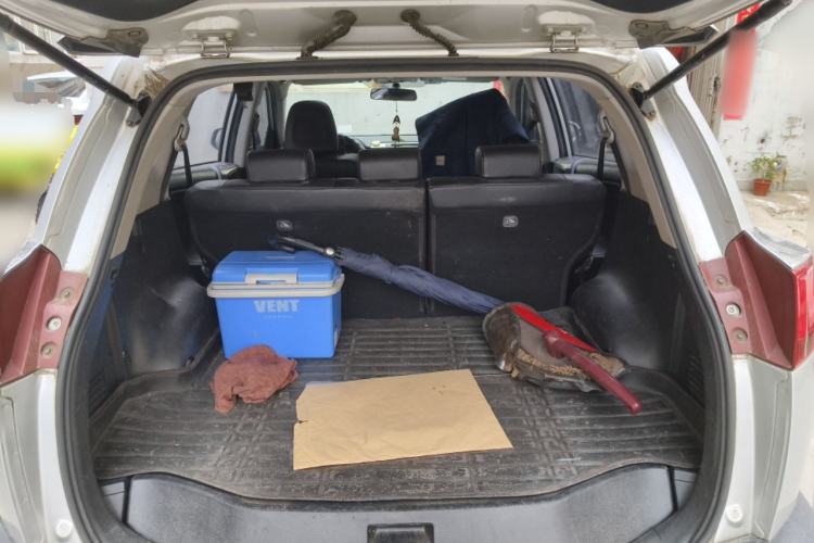 Used Toyota RAV4 2013 2.0L CVT Four-Wheel Drive New Edition Trunk