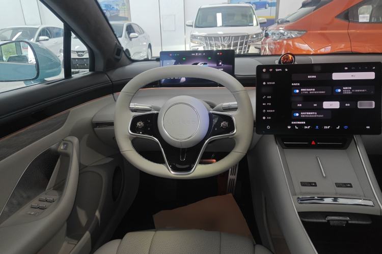 Used Hima Luxeed S7 2025 785 km Ultra
