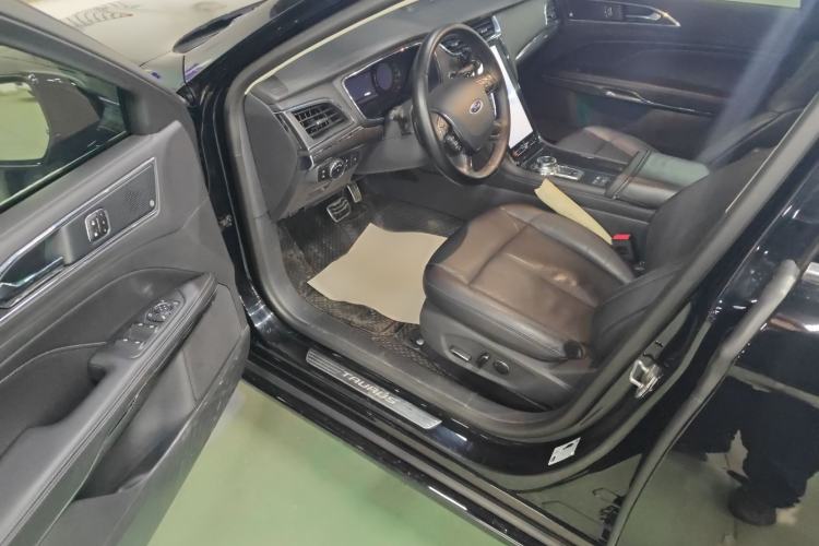 Used Ford Taurus 2019 EcoBoost 245 Premium Edition Interior 1