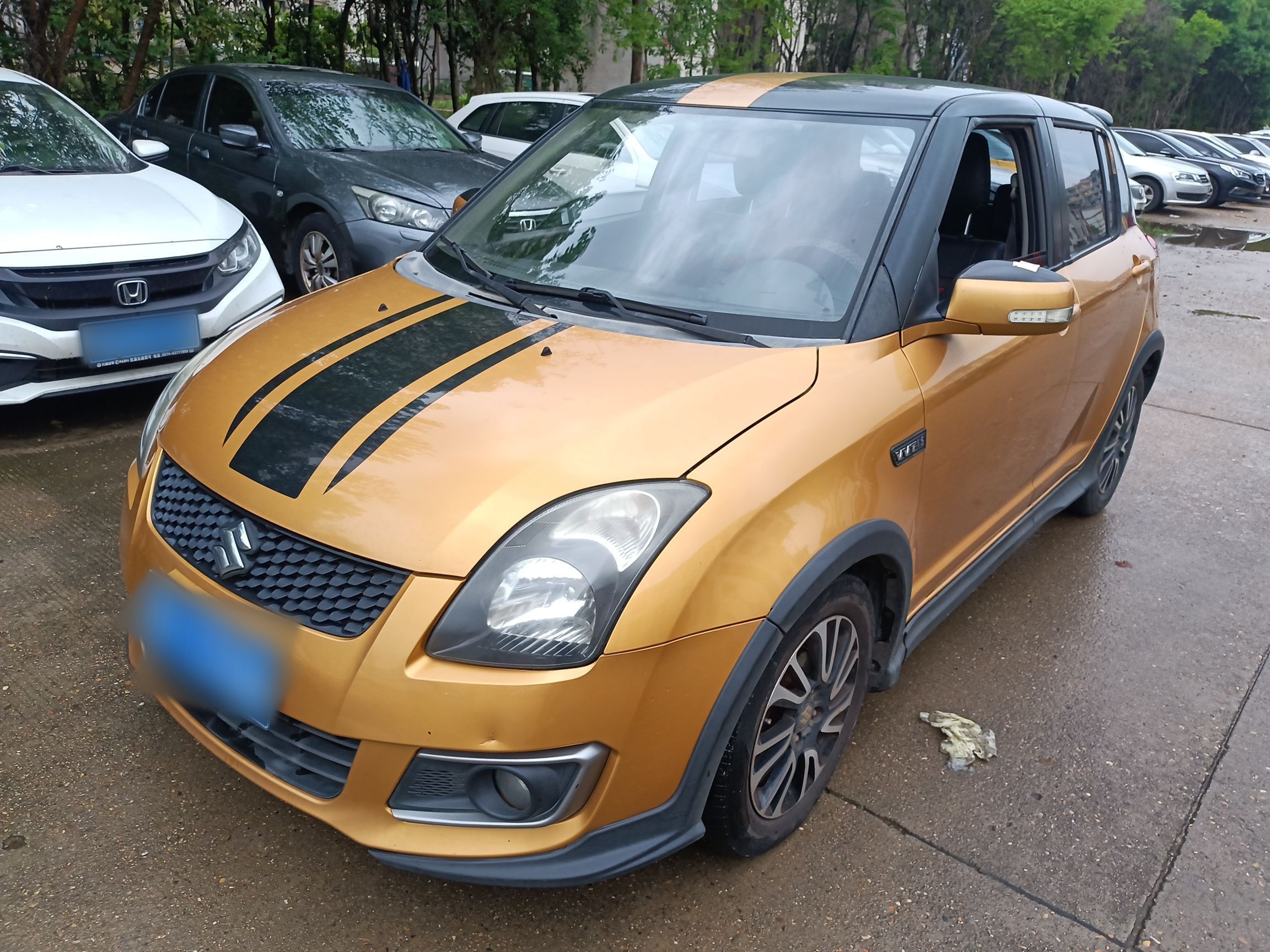 تحت مقدمة السيارة