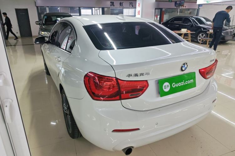 Used BMW 1 Series 2019 118i Fashion Model Rear Left 45 Deg