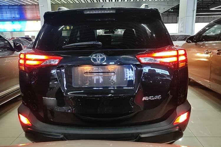 Used Toyota RAV4 2015 2.0L CVT Two-Wheel Drive Fashion Edition Rear