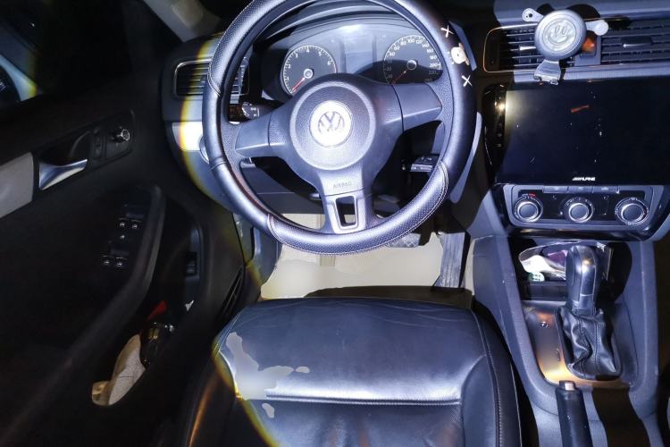 Used Volkswagen Sagitar 2012 1.6L Automatic Comfort Edition Steering Wheel