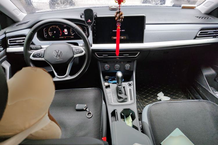 Used Volkswagen Lavida 2023 1.5L Automatic 5 Million Edition Center Console